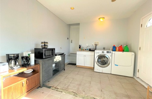 Lower Bal House | Cheerful Comfy 2B1B Unit walking to Bay Fair