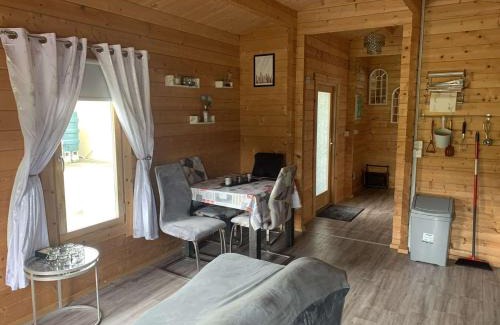 Glin House | Cheerful Cozy Cabin in Countryside