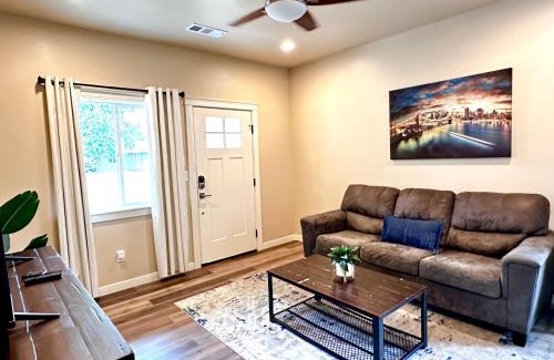 Medford House | Cheerful New 2 Bedroom Home In Cul De Sac Netflix