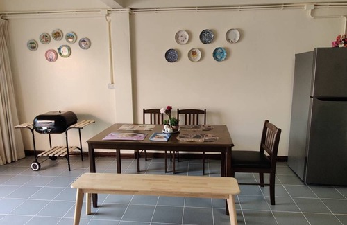 Ban Chang House | Cheerful Orange 2BR Townhouse 350m.to the beach near U-Tapao Airport