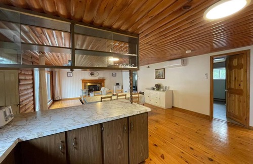 Beckwith Cottage | Cheerful Waterfront Cottage