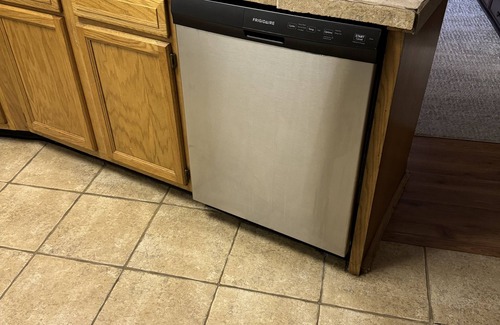 Flowood House | Cheerfull 3 bedroom 2 bath close to water & parks