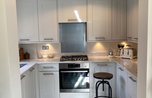 Chelsea Apartment | Chelsea Green FirstFloor Gem Apartment in safe Chelsea Sloane Square location.