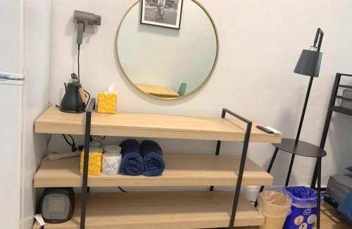 Chelsea Apartment | Chelsea Studio-Shared Bathroom with Kitchen Twin Bunk Bed