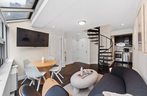 Chelsea Apartment | Chelsea Vista II by Rove Travel 2BR PH with Rooftop