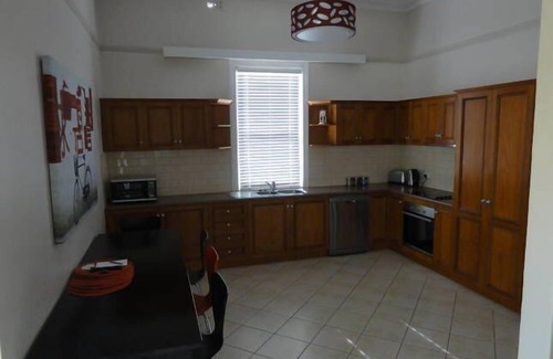 Cheltenham House | Cheltenham House: 3 bedroom, 2 bathroom renovated villa