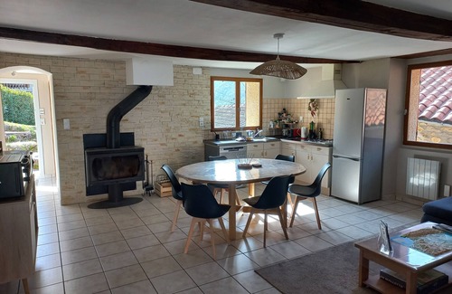 Sengouagnet House | Chemin du Cagir. Quiet, natural setting, garden with mountain views.