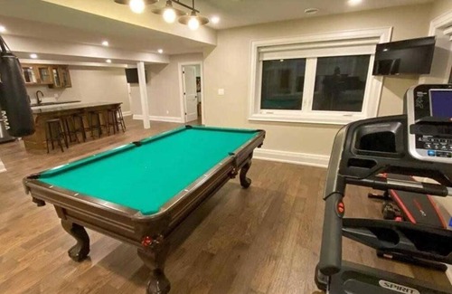 Selwyn House | Chemong Lake Waterfront Cottage☆privateboatlaunch