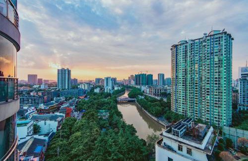 Chengdu City Centre Apartment | Chengdu Liaofan Design B&B Wuhou Temple Jinli Kuanzhai Alley 1 Bedroom 1 Living Room River View King Room Private Simple Design Style Independent Space Suite