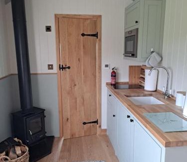Staple Hill Apartment | Cherry Blossom Hut