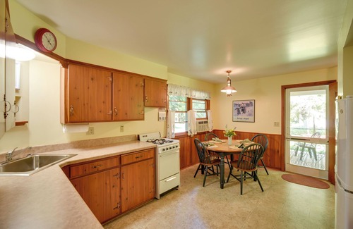 Fish Creek Cottage | 'Cherry Cottage' - Walk to Peninsula State Park!