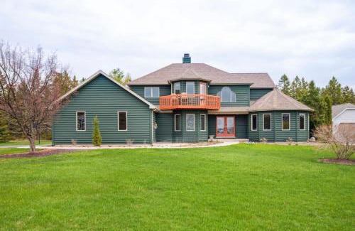 Sister Bay House | Cherry Hill - Minutes to Downtown! Hot Tub, Spacious Yard & Dogs OK!