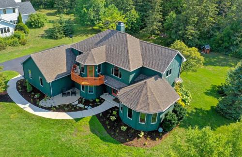 Sister Bay House | Cherry Hill - Minutes to Downtown! Hot Tub, Spacious Yard & Dogs OK!