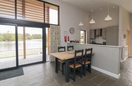 Winkleigh Cottage | CHERRY, pet friendly, luxury holiday cottage, with hot tub in Dolton