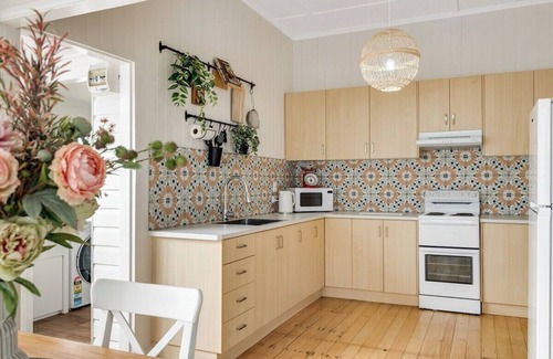 Toowoomba House | Cherry Tree Cottage! CBD Magic!