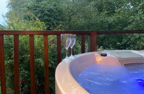 Brimpsfield Cabin | Cherry Tree Glamping