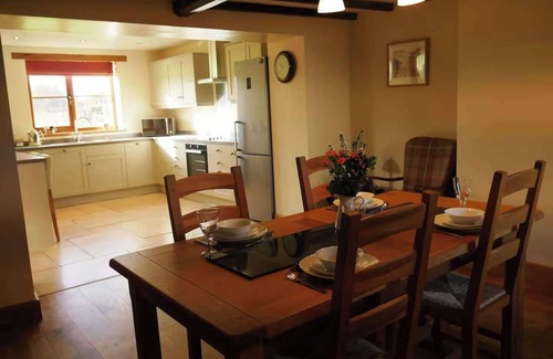 Hay on Wye House | Cherry Trees - 2 bedrooms -Pets Ok - woodburner