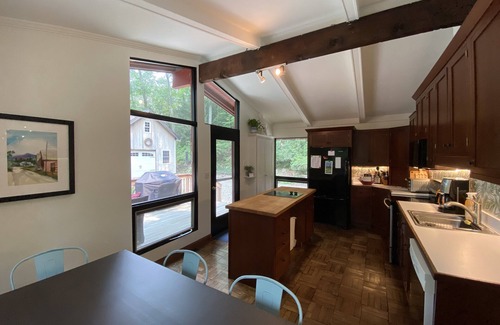Canton House | Cherrybrook Hideaway - Book now for autumn colors!