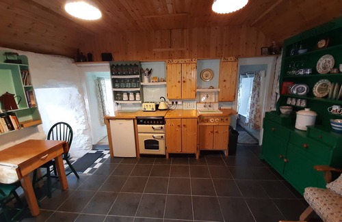 Ballyliffin Cottage | CherryTreeCottage - Cosy 19thCentury/Pet Friendly
