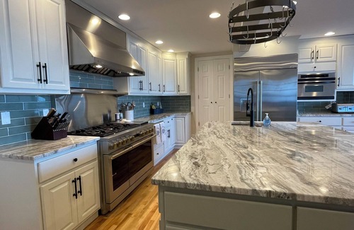 Wicomico Church House | Chesapeake Bay-front Estate minutes to Irvington, Kilmarnock and Whitestone