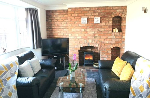 Chorlton-by-Backford House | Chester Zoo Family Retreat