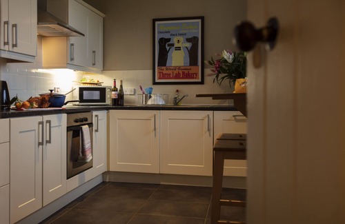 Gorebridge Cottage | Chestnut Cottage - a charming traditional stone cottage with 2 bedrooms on Arniston Estate