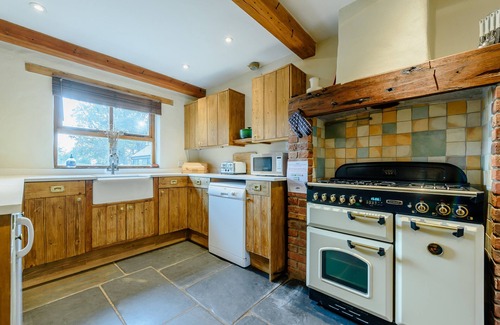 Manorbier House | Chestnut Cottage - Three Bedroom House, Sleeps 6