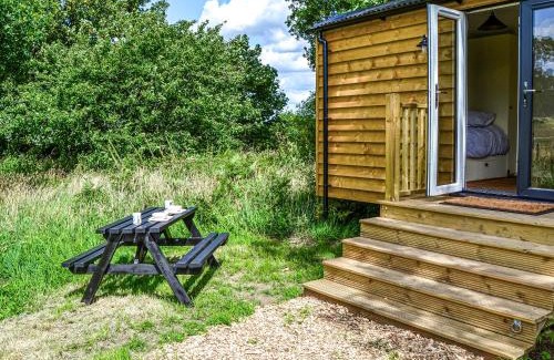 Irstead House | Chestnut - Ukc4848