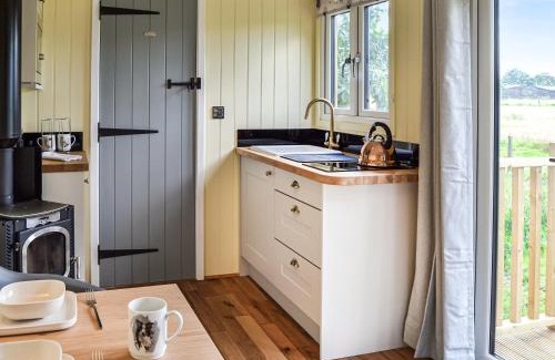 Irstead House | Chestnut - Ukc4848