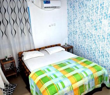 Guinea Hotel | Chez BZ