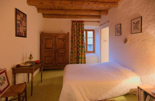Bains Bed & Breakfast | Chez Caroline chambres d'hôtes