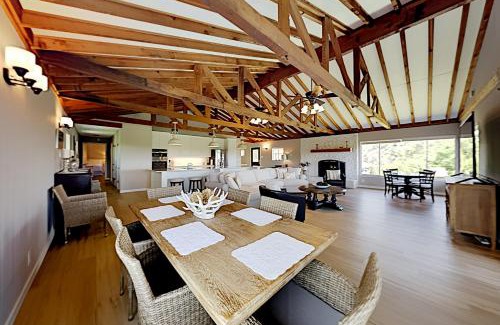 Lodge Acres House | Chez Elmo