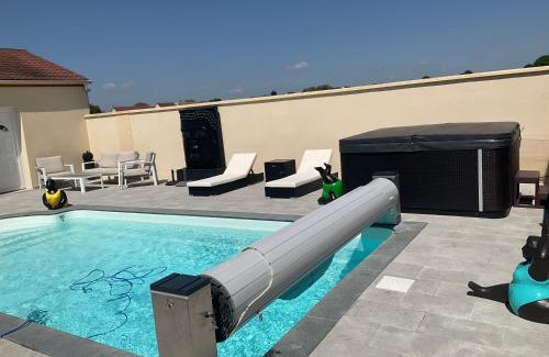 Pouilly-le-Fort House | Chez Jojo & Cassi