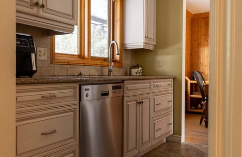 Saint-Denis-de-Brompton House | Chez Mamie Blues Directly on the shores of Grand lac Brompton