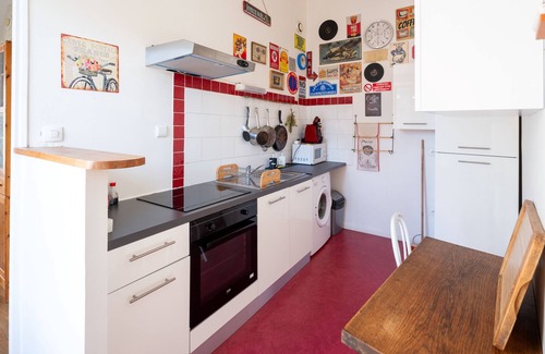 Quartier Canrobert Apartment | Chez ma petite Reine, 2-room apartment, city center, near train station