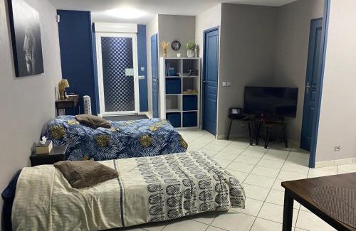 Douains Apartment | Chez Maison familiale la heuniere 27950 Normandie logement autonome boîte à clé capacité 5 pers proche de giverny paris Rouen a13
