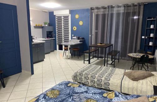 Douains Apartment | Chez Maison familiale la heuniere 27950 Normandie logement autonome boîte à clé capacité 5 pers proche de giverny paris Rouen a13