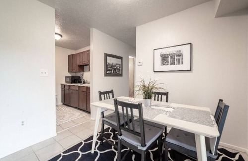 Mentor Apartment | Chic 1 Bd Perfect for Travel Professionals!
