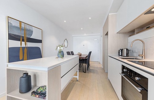 Moonee Ponds Apartment | Chic 1-Bed with City Views, Parking, Gym & Pool