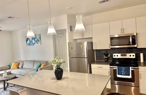 West Oak Hill Apartment | Chic 1-bedroom apartment with washer and dryer in amazing Austin