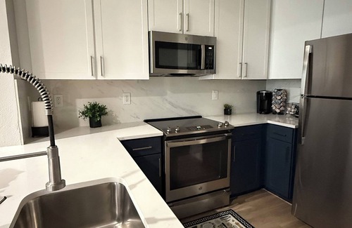 Deep Ellum Apartment | Chic 1-bedroom Luxe apartment with AC, fitness room in fabulous Downtown Dallas