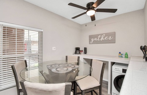Woodland Heights Apartment | Chic 1-bedroom with WiFi and Washer/Dryer in superb Heights