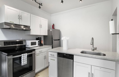 Historic Ybor House | Chic 1 BR in Historic Ybor City - Sleeps 4