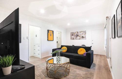 The Flats Apartment | Chic 1BR Apt Hollywood Sleeps 4
