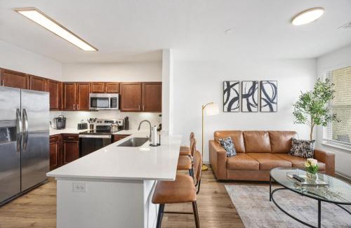 Frisco Apartment | Chic 1BR Frisco Stay, King & Sofa, Pool & Gym