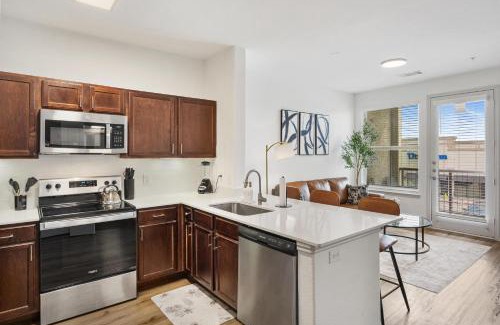 Frisco Apartment | Chic 1BR Frisco Stay, King & Sofa, Pool & Gym