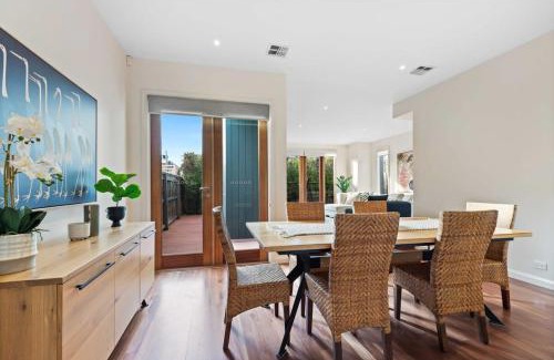 Yarraville House | Chic 2-Bed Home By Bustling Shops