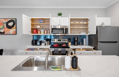 Port Wentworth Apartment | Chic 2-bedroom apartment with AC, fitness room, pool - D