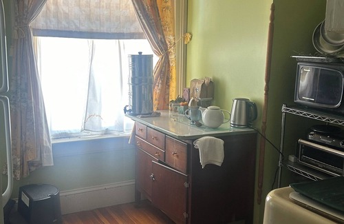 Town of Mount Pleasant Apartment | Chic 2-bedroom apartment with AC, WiFi in welcoming Hawthorne