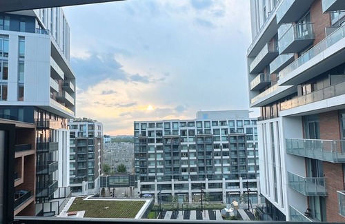 Markham Apartment | Chic 2-bedroom apartment room, free parking in Downtown Markham